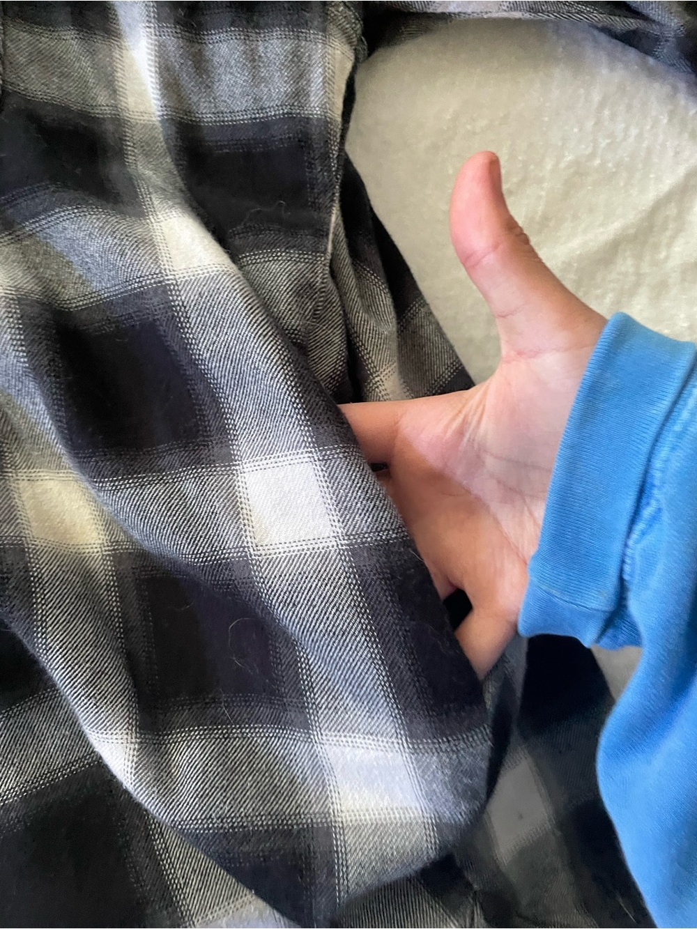 Button up flannel - Picture 2 of 6